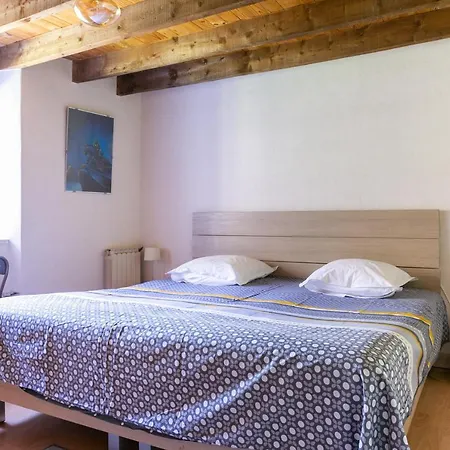 Château De Laulagnet Hébergement de vacances *